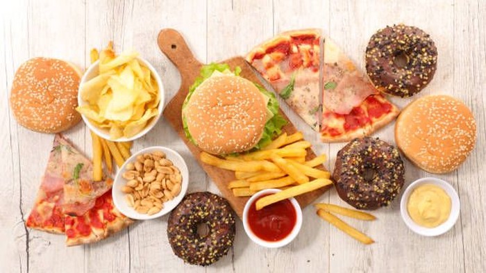 Makanan Cepat Saji Tetap Menyehatkan Asalkan Disantap dengan Cara Ini