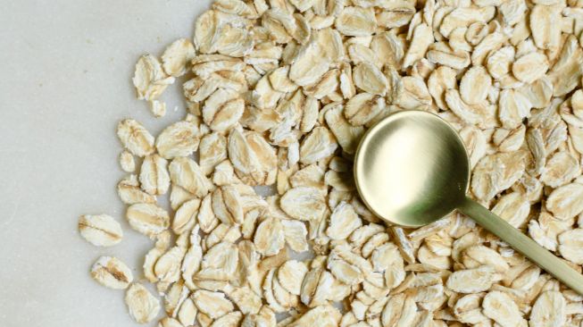 Jangan Keseringan Makan Oatmeal, Ini 5 Efek Sampingnya pada Tubuh!